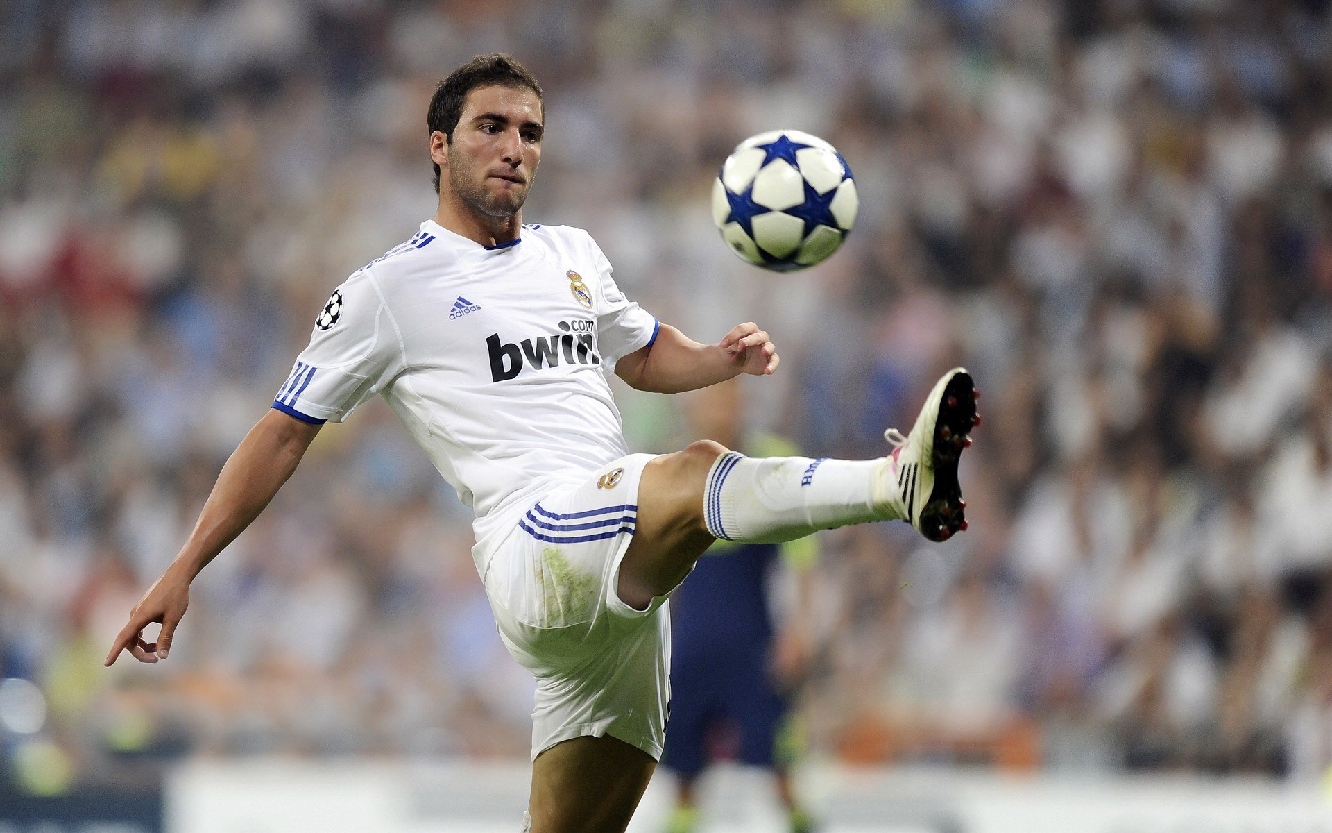 终场“绝杀”夜:点燃球迷激情的经典瞬间,十大终场绝杀