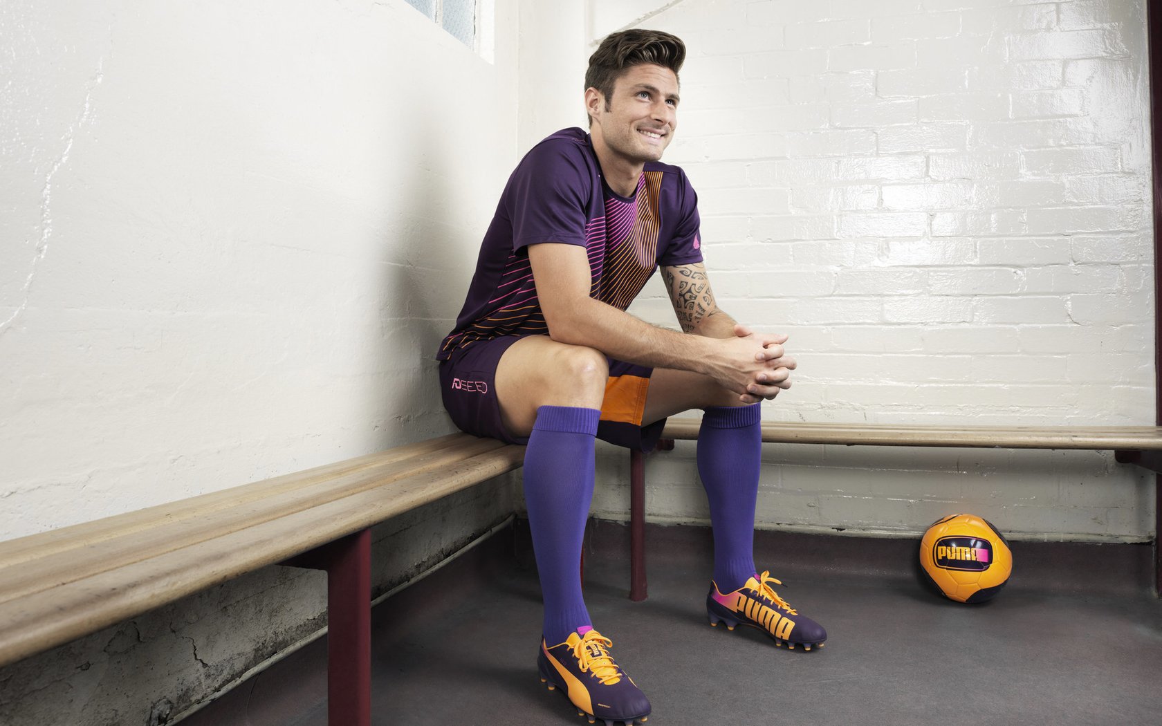 经典瞬间：蒂伊在死角投中“极远三分”，成媒体焦点！